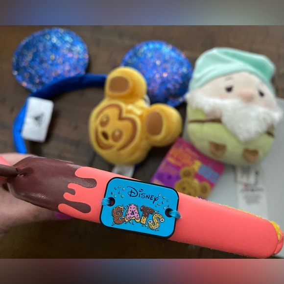 •DISNEY BUNDLE- 5 ITEMS• - Picture 11 of 13